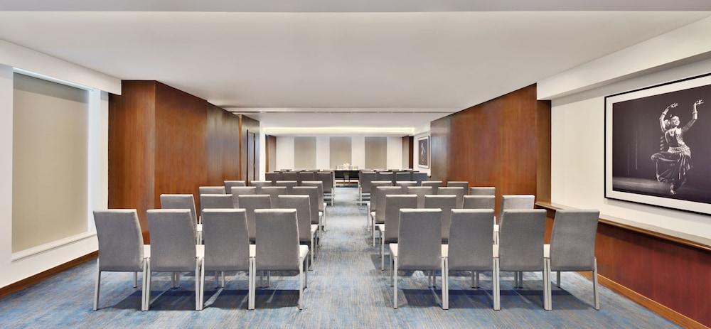 Отель Fairfield By Marriott Bengaluru Whitefield Экстерьер фото